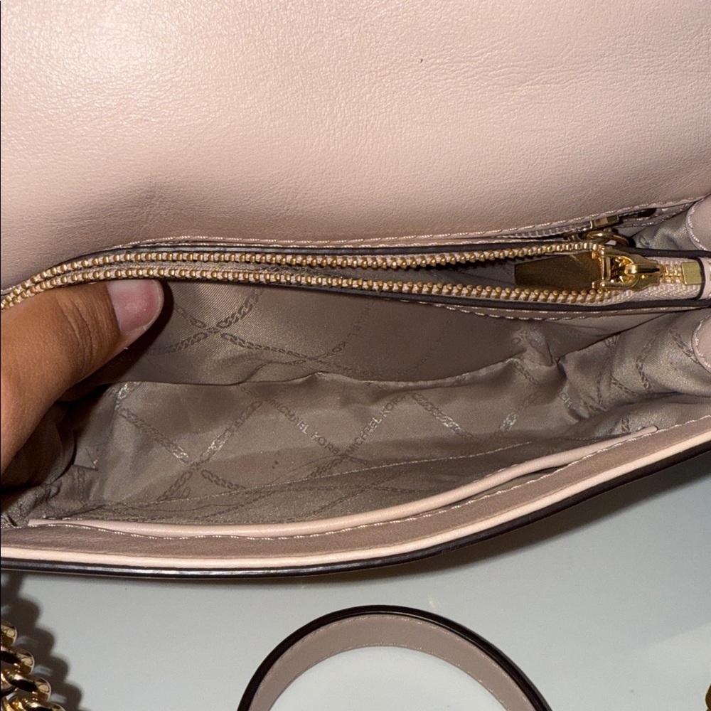 Michael Kors Beige Crossbody Bag with Gold Chain - Picture 4 of 5